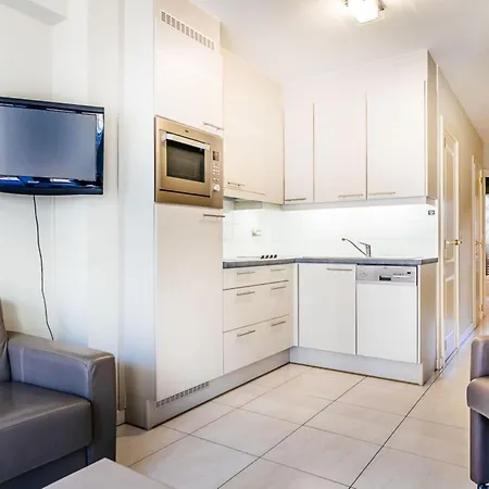 דירה Dante 101 Modern With Side Sea View